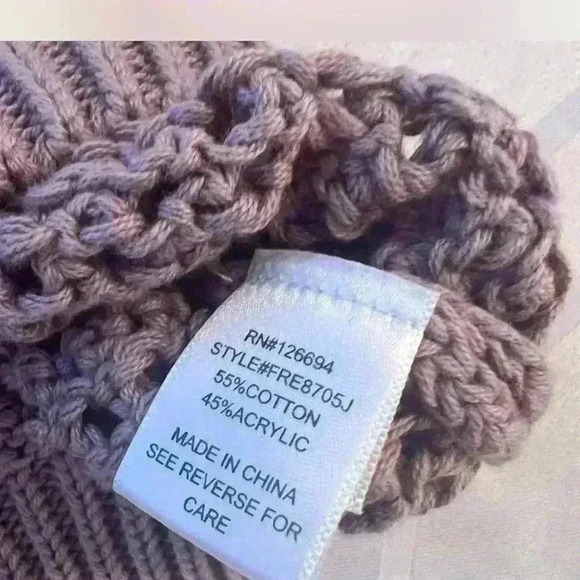 ✨Love to be spoiled knitted sweaters. Size small - Picture 5 of 7